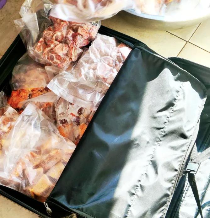 充电器一拔又是一年，
周围亲戚朋友，逐一道别，各自回到自己工作岗位，再见又是一年