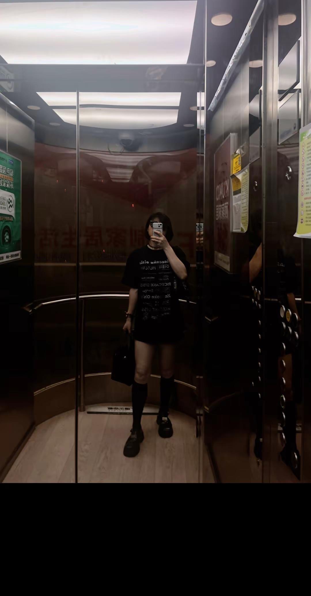 被石头砸的时候不吭声糖递过来却红了眼眶...电梯随拍ootd 健身的100个理由
