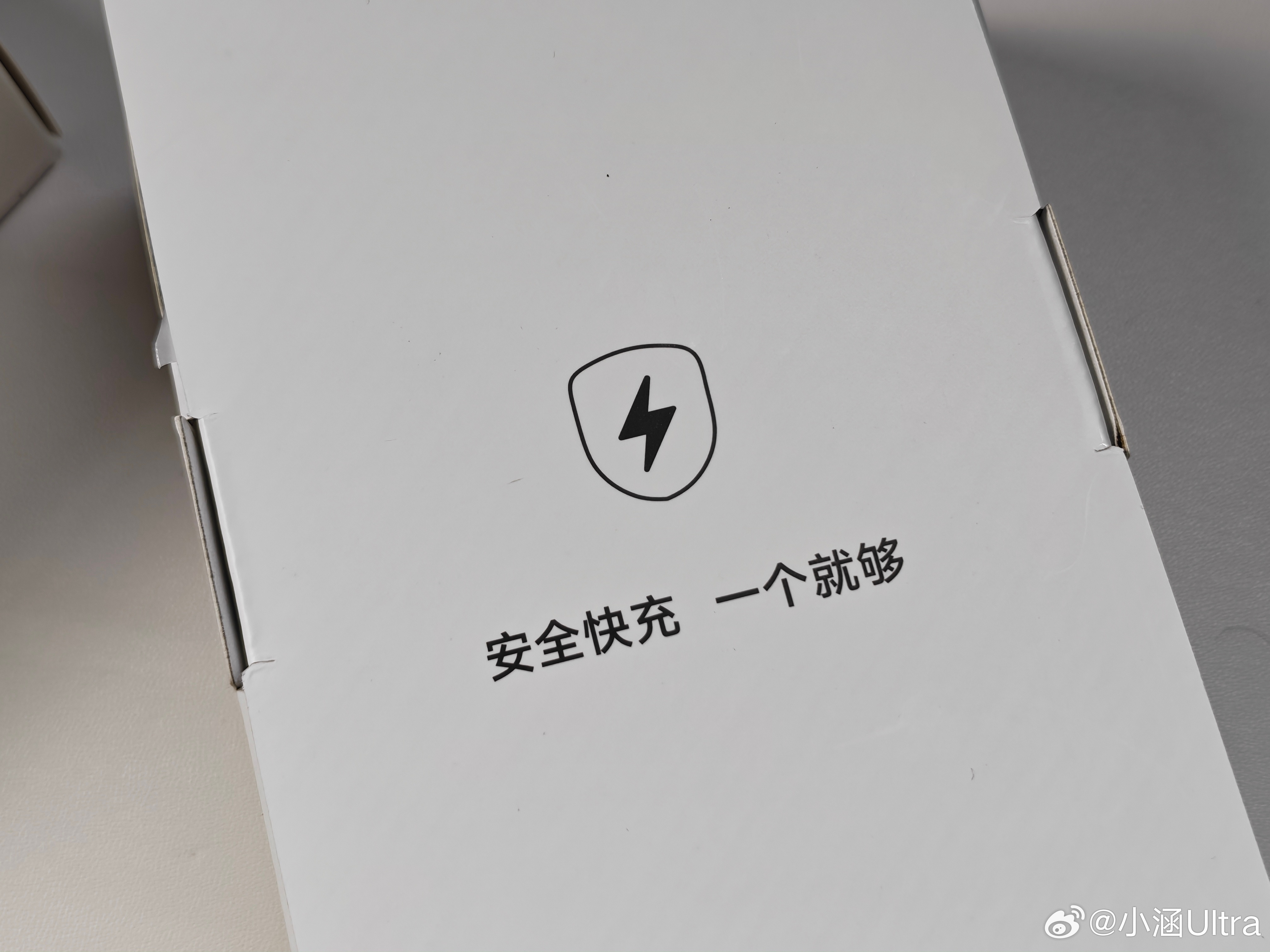倍思这个PicoGo Pro充电宝确实挺不错啊有两根自带线一根伸缩的C口 一根C