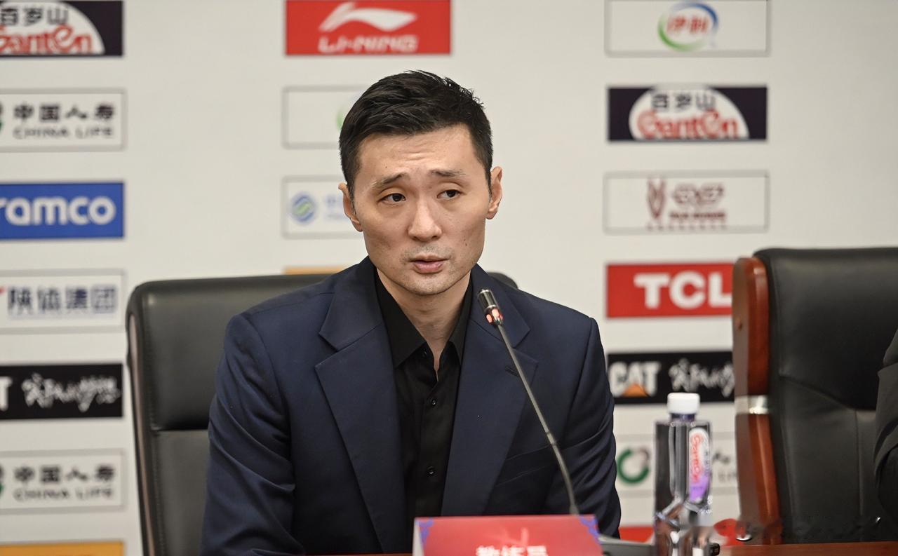 45岁的刘炜
给所有教练提了个醒
当球队成绩不好时应该多找
自身的原因！

CB