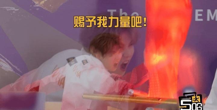 每次鹿晗在五哈里中二发作，就想起2012年那个介绍自己会用意念移动物体的少年。偶