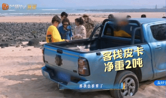 秦岚沈月抬起了2吨的皮卡力量与温柔并存，秦岚沈月抬皮卡名场面锁死亲爱的客栈