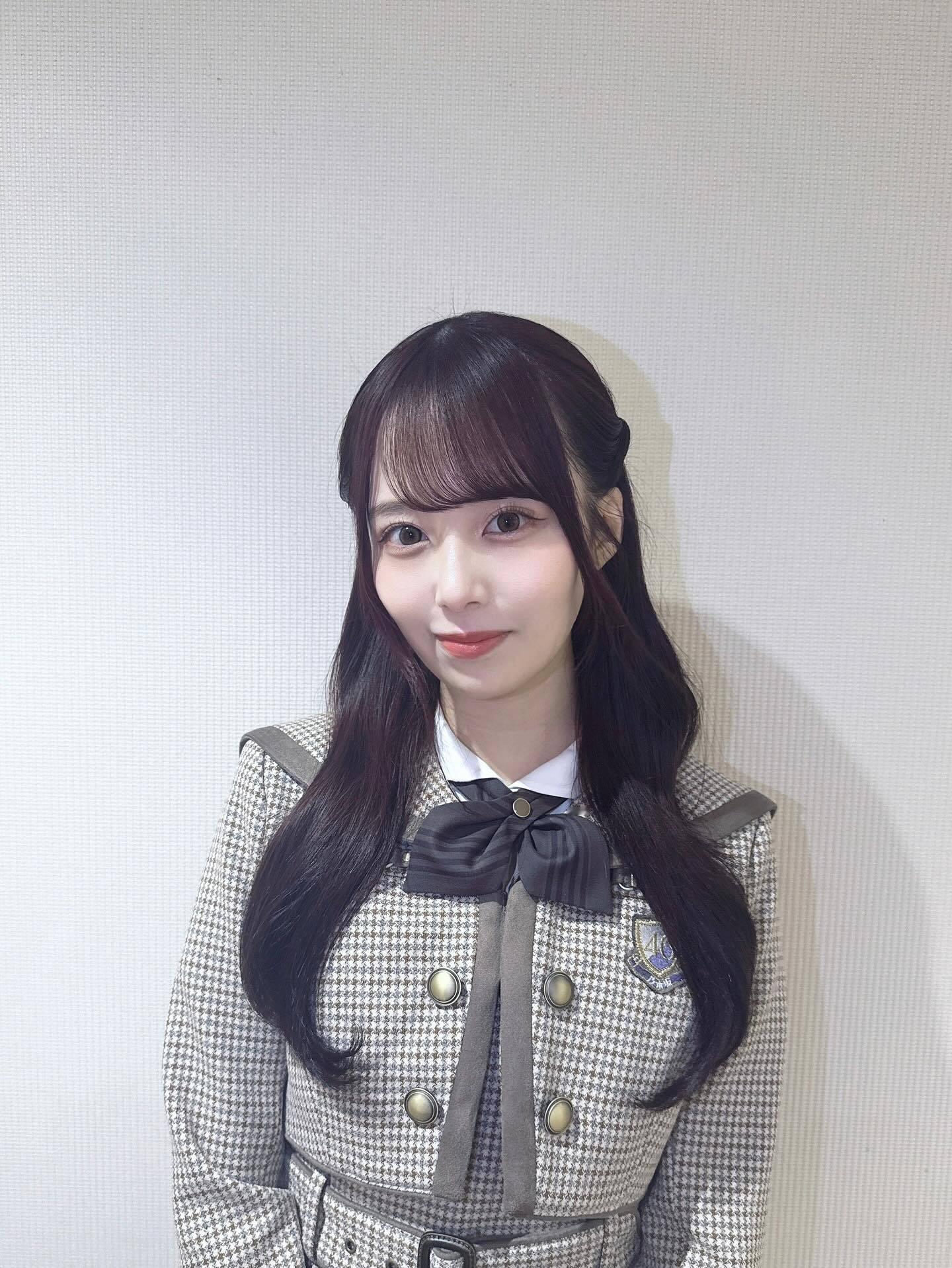 佐藤璃果「40枚目シングル新制服🐿️♡」　licagram ​​​