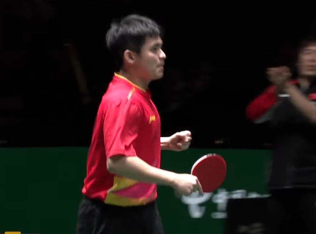 我去！林诗栋今天打疯了！

全场起立！
开局石头2:0领先，
第三个球，
张禹珍