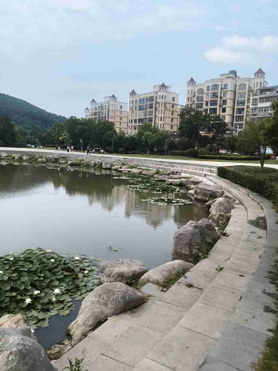 我的今日状态：😁轻松愉快
我这里的天气：☀️晴天