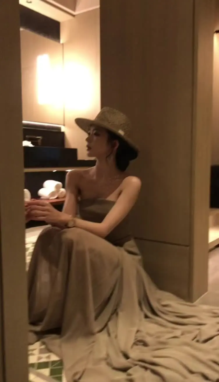 我无名分 我不多嗔 我与你难生恨