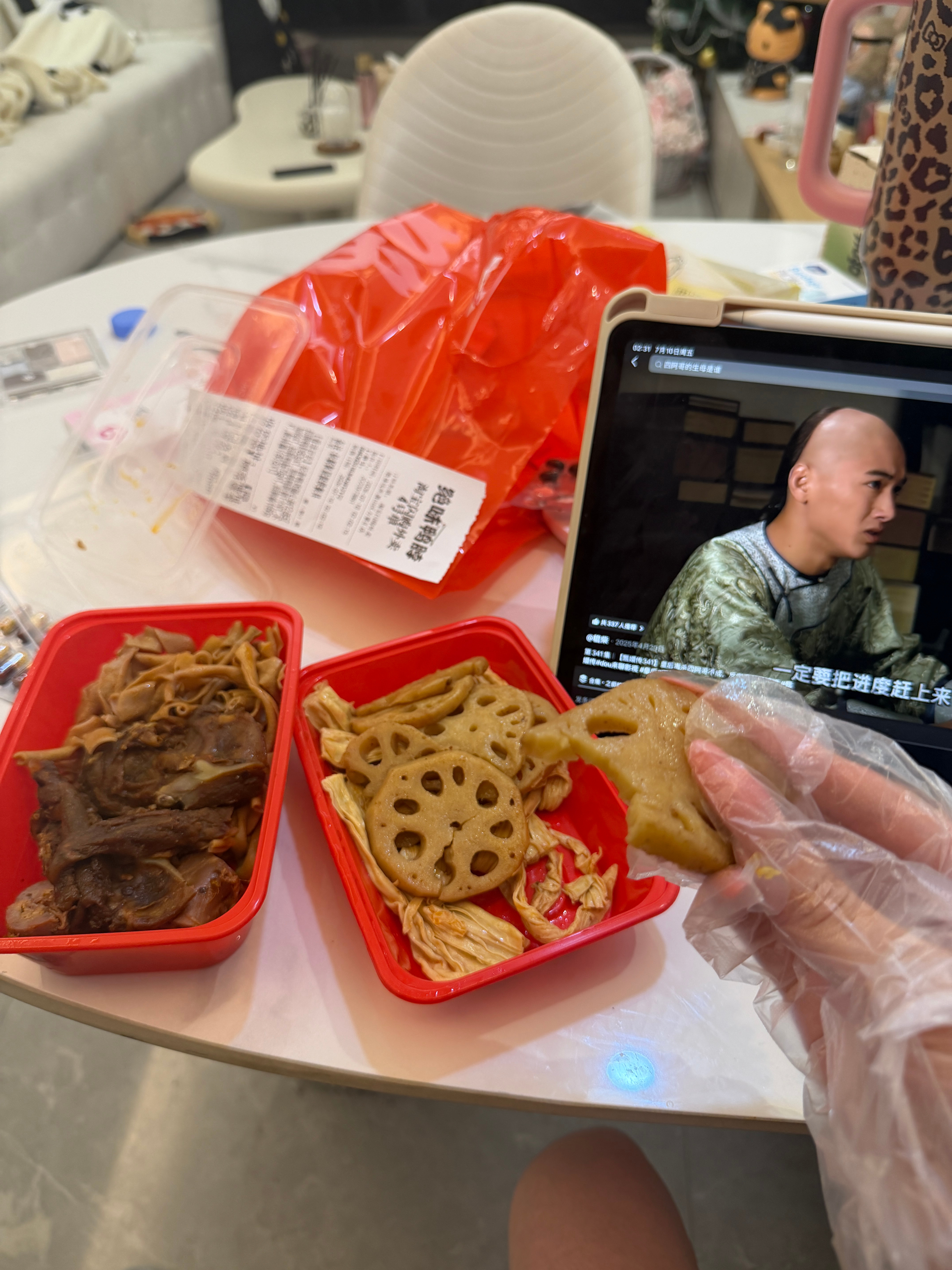 我再也不嘴馋了 昨天晚上吃周黑鸭给我辣俩泡 