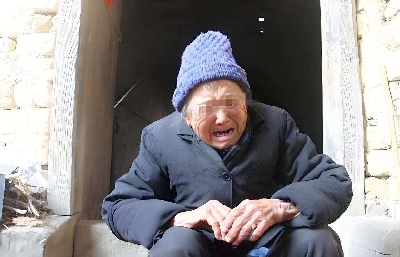 总有人讲，嫁出去的女儿泼出去的水，女人出嫁了就是婆家人，跟娘家无关了。

我用亲