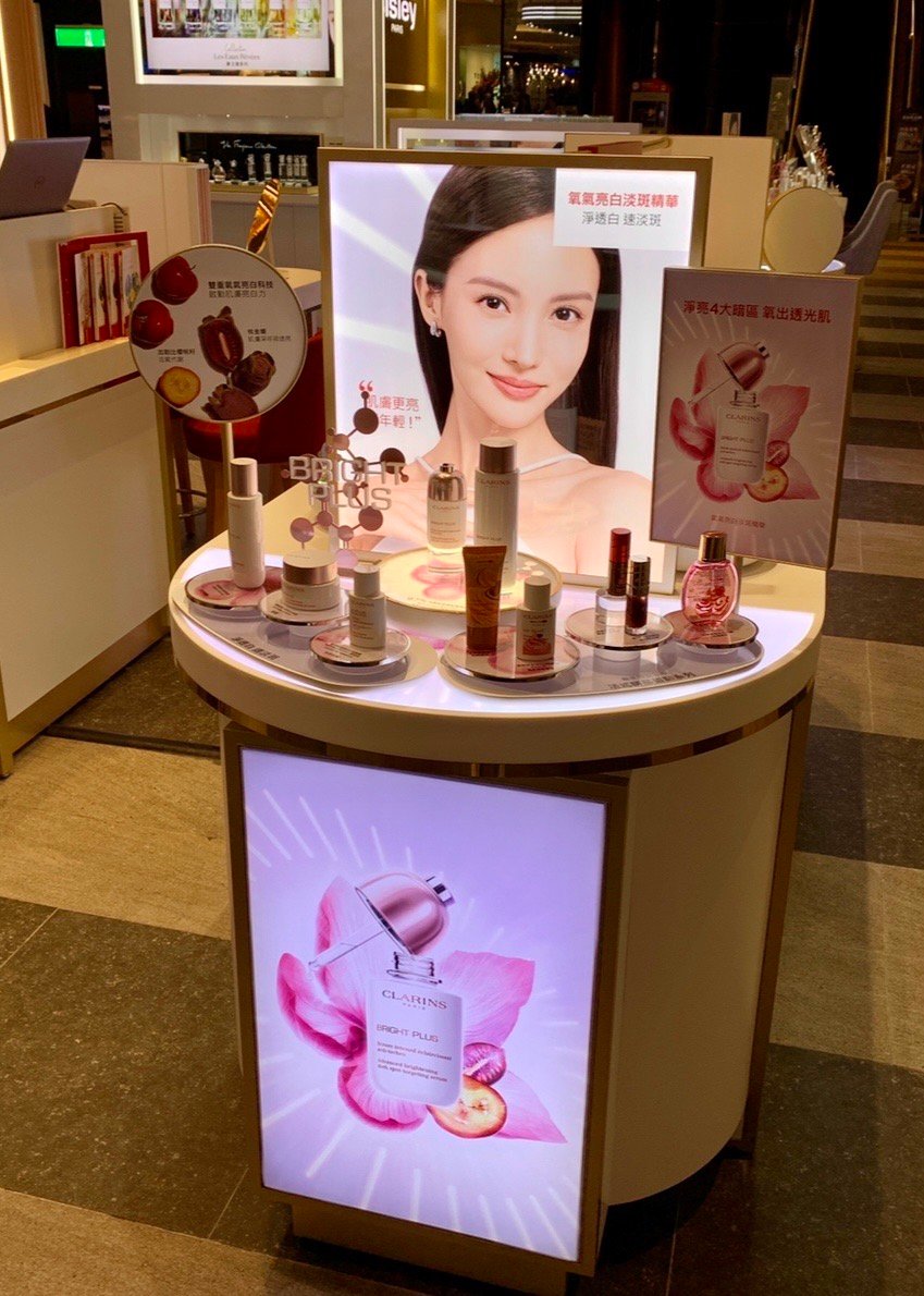 #金晨[超话]# [送花花] #娇韵诗亚太区护肤代言人金晨#[送花花]#大喜来啦