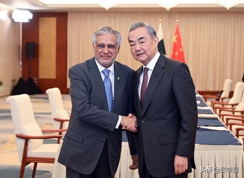 纽约时报今天报道：“巴基斯坦外交部长明天将前往北京，以争取中国支持其主办美伊会谈