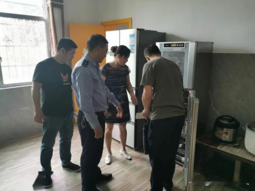 辽宁鞍山，市监局发现某幼儿园内有做饭设备，罚了其15万元，理由竟是没有食品经营许