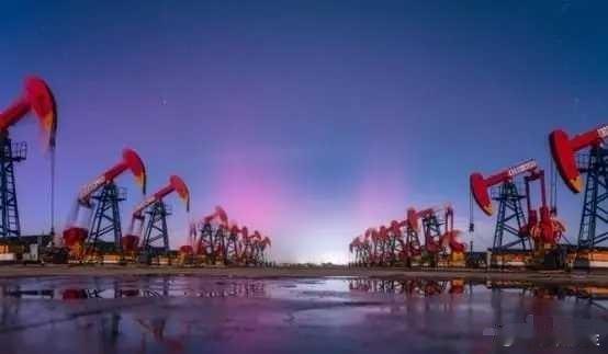 海外新鲜事 10月31日，媒体报道称，俄罗斯海运石油出口降至2022年以来最低水