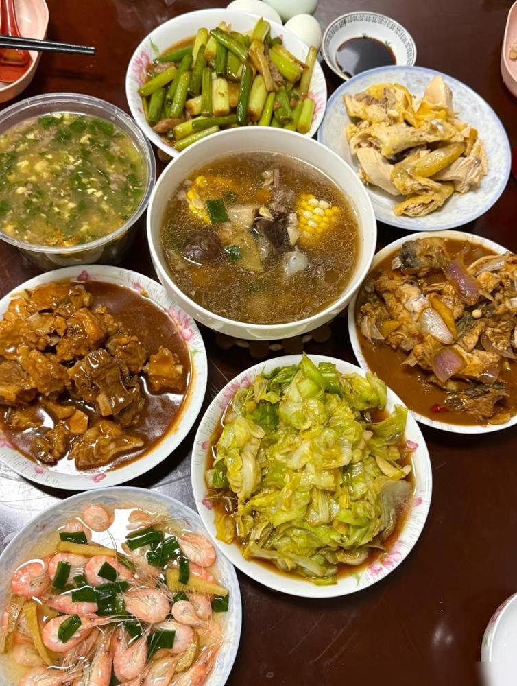 儿媳妇真是能把人活活气死，上午就问她晚上想吃什么，她说吃玉米炖排骨，我晚上就做了