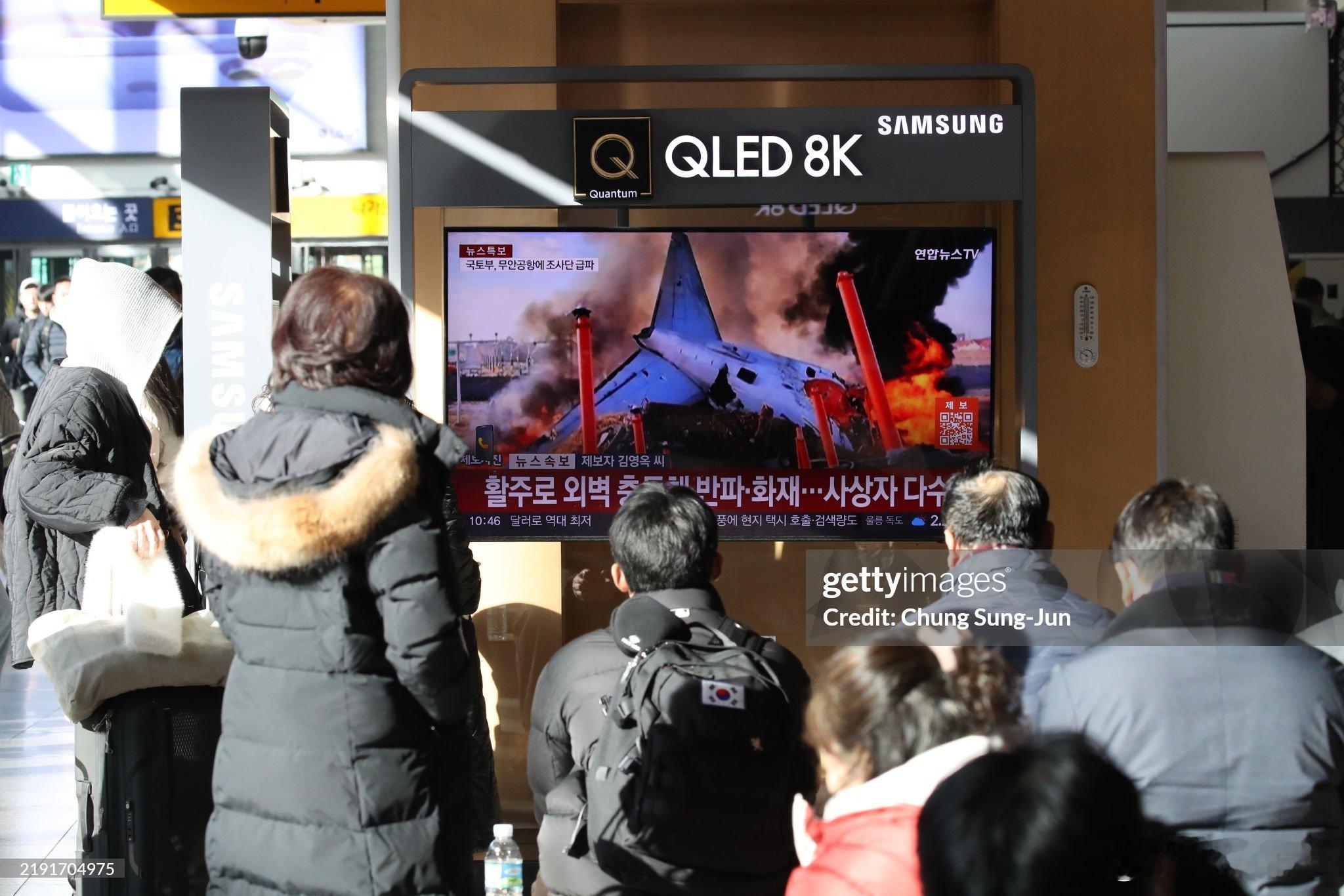 韩国今日飞机坠毁事故仅有2人幸存，其余179人全部遇难，为史上最严重空难之一。[