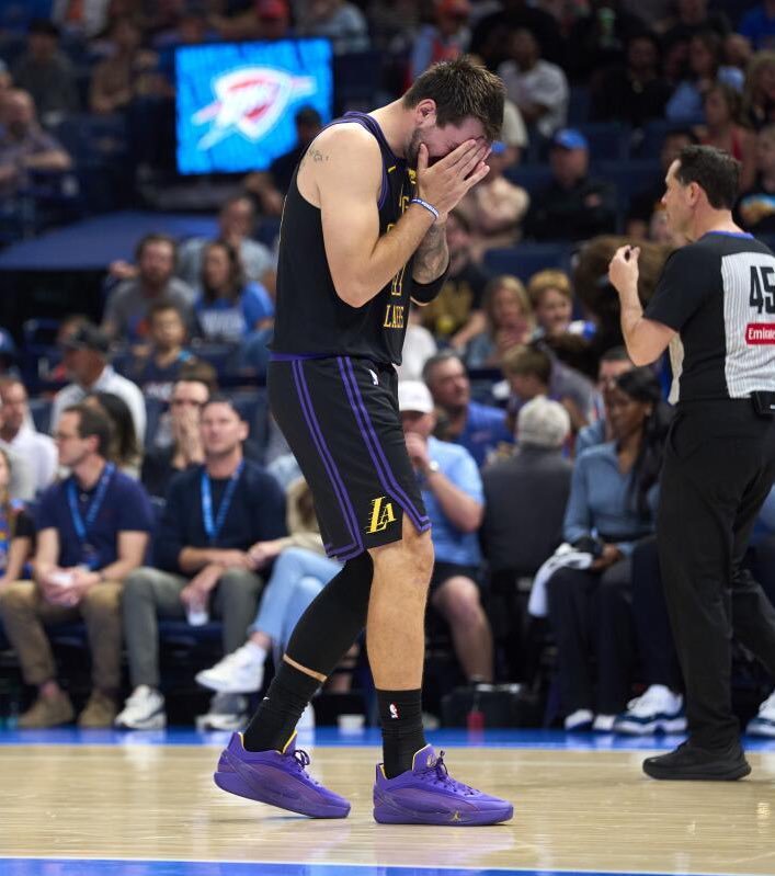 ESPN报道，卢卡·东契奇将前往欧洲接受左腿筋的“专门医疗治疗”，东契奇希望治疗