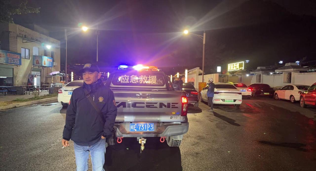 紧急任务，云洞岩有登山者坠落，已解救送医