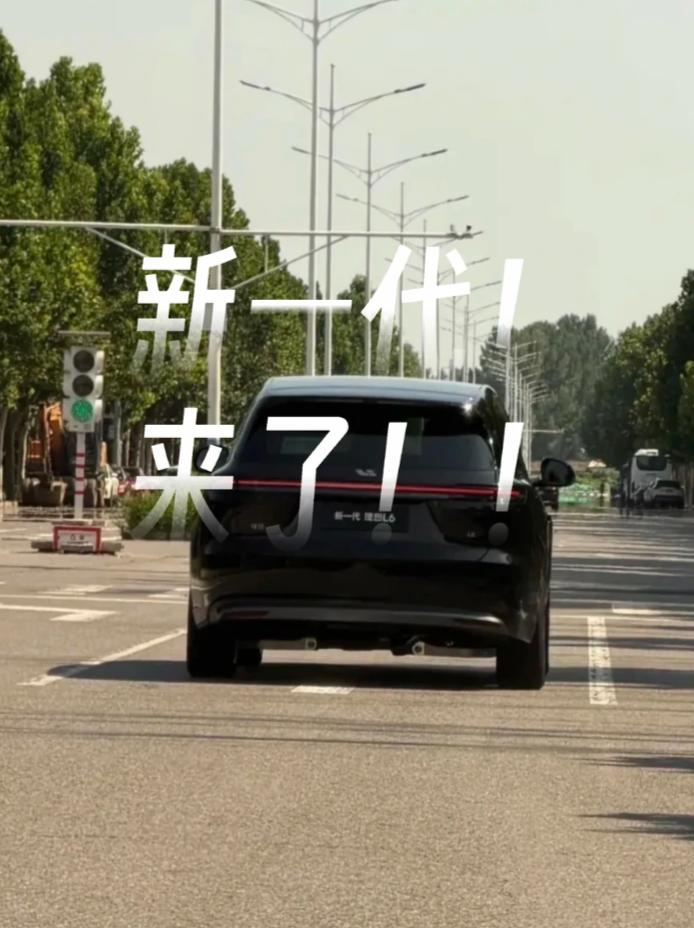 朋友问我20多万买什么SUV，我说再等等理想L6新款
上周有个哥们问我20多万的