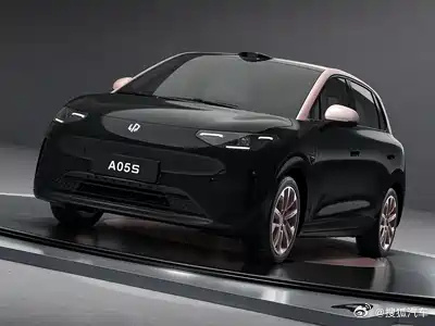 【配激光雷达 零跑A05s内饰官图发布】新车是零跑A系列首款小型车，配备激光雷达