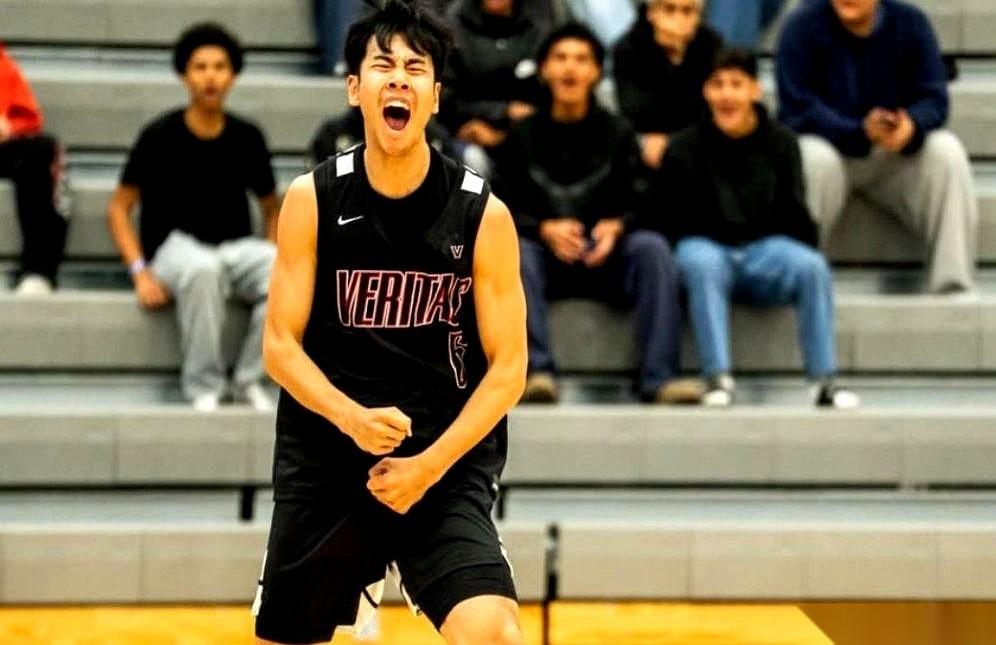 所有人都在说，张博源就是下一个丁彦雨航。
这话听着是蜜糖，可咂摸一下，可能裹着砒