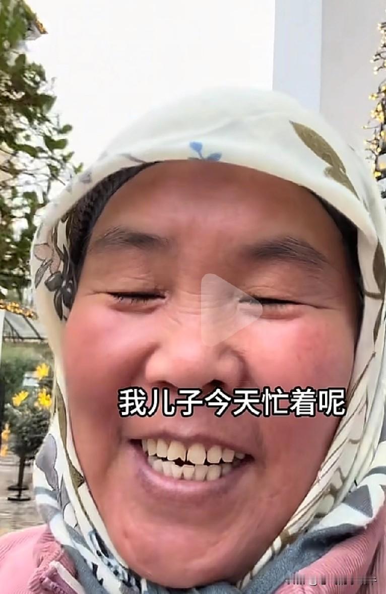 谁能想到，短短几年时间，穆萨爸爸妈妈也能走出国门自己逛商场了，我还记得看他们的视