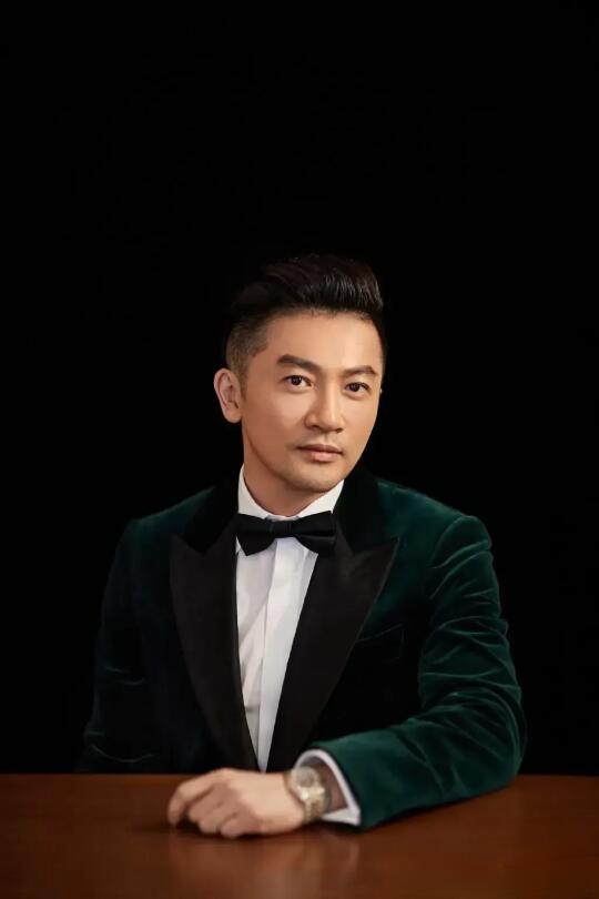 一次，主持人问52岁的苏有朋:“你为什么还不结婚？”苏有朋说:“我没有...