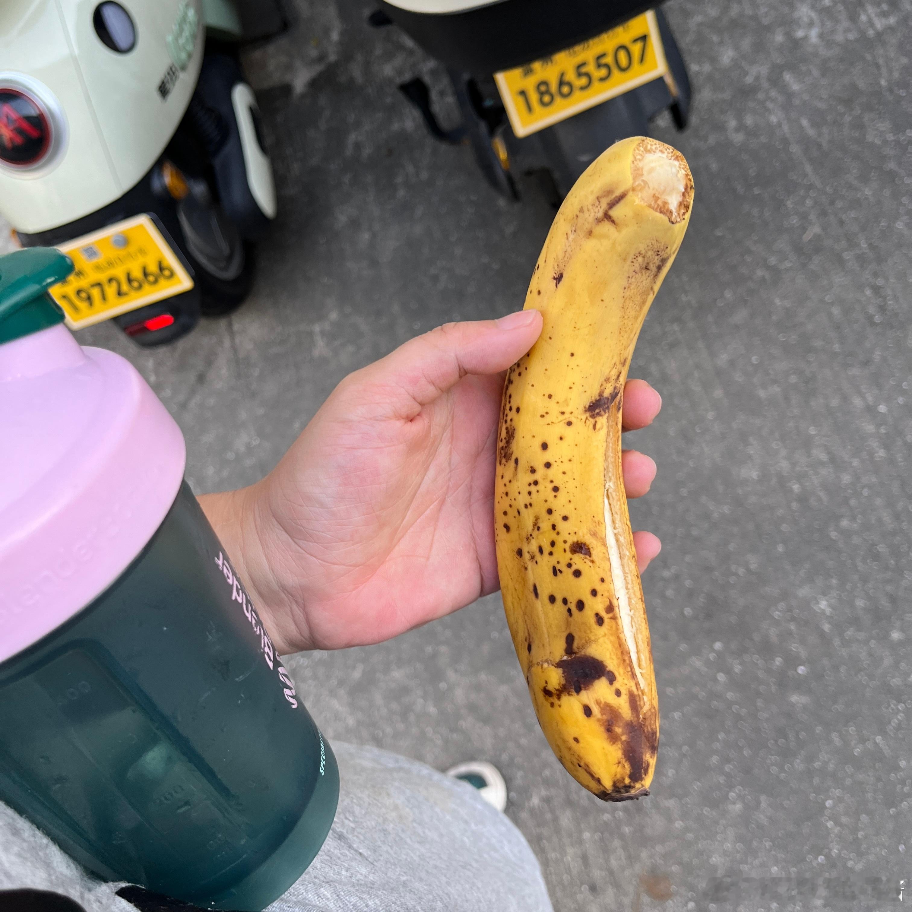 一根烂香蕉跟锻炼日绝配 ​​​
