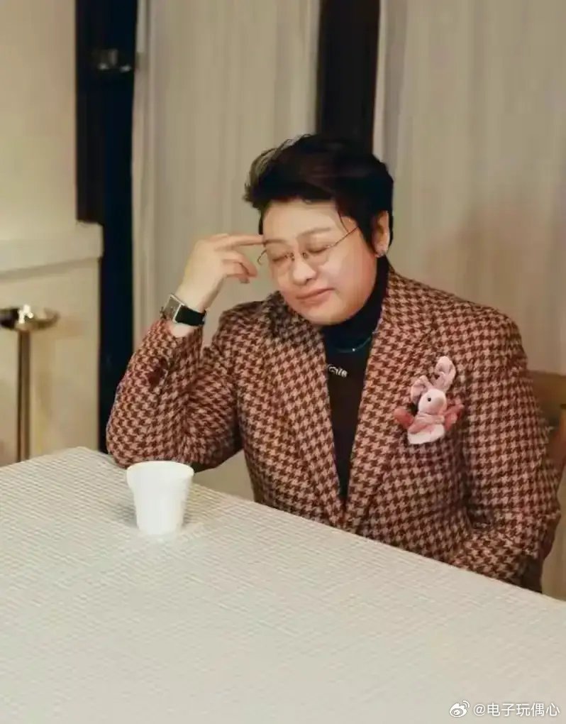 天哪，韩红变化太大了！打扮得真好看，美得我都差点没认出来 