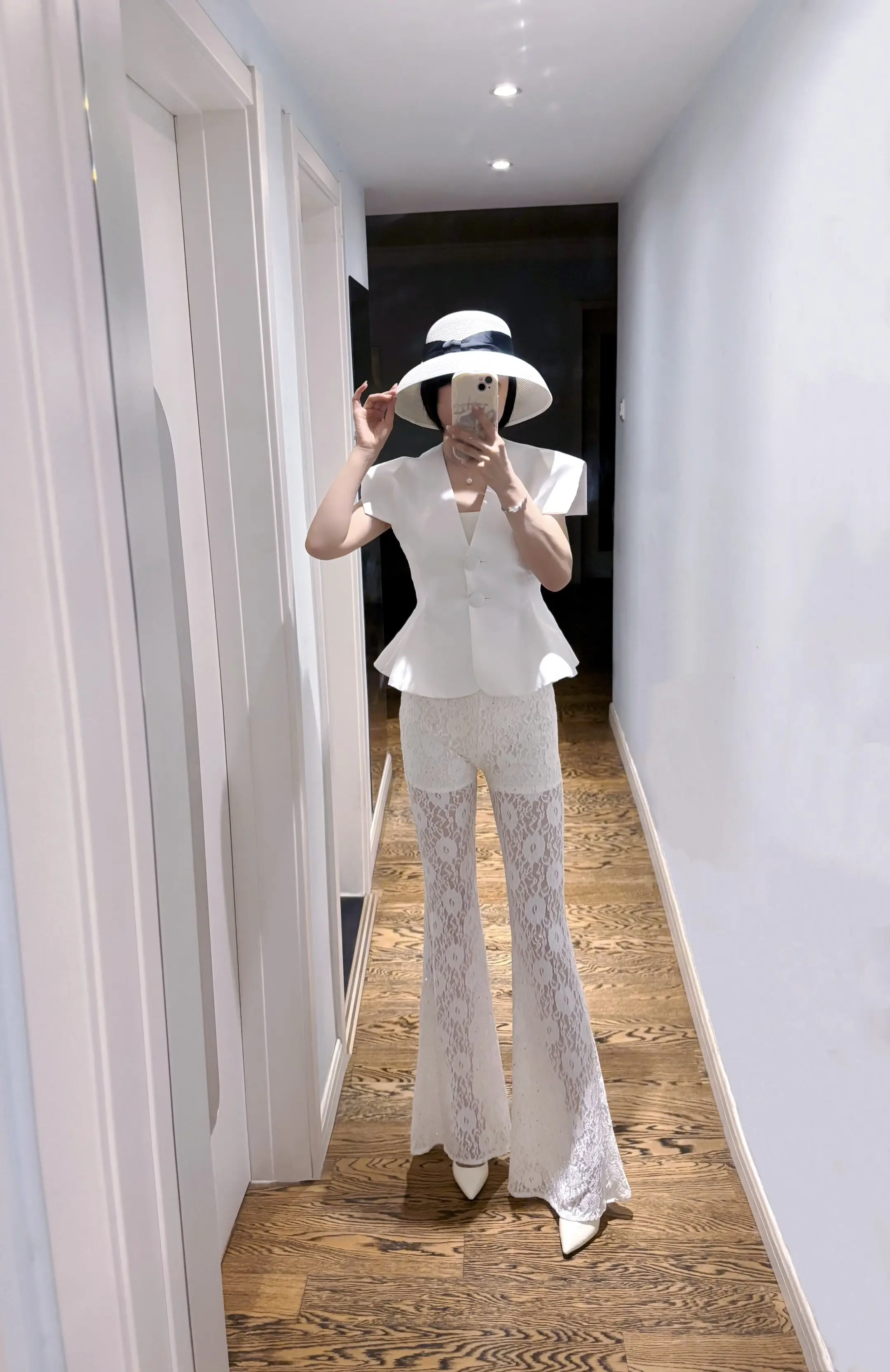 且听蝉曲余音了，夏桃扶梦入秋声 夏已暮，秋风起，蝉声远，桃香浓 惟愿九...