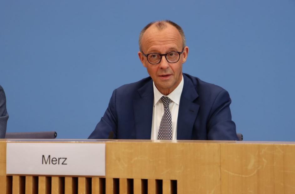 欧盟峰会爆分歧！默茨领袖梦碎 两大关键决策惨遭滑铁卢
 
德国《世界报》12月1