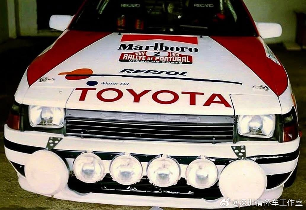 九十年代国际汽车拉力赛赛车车头装满大灯，核心是适配赛事环境与弥补当时技术短板，具