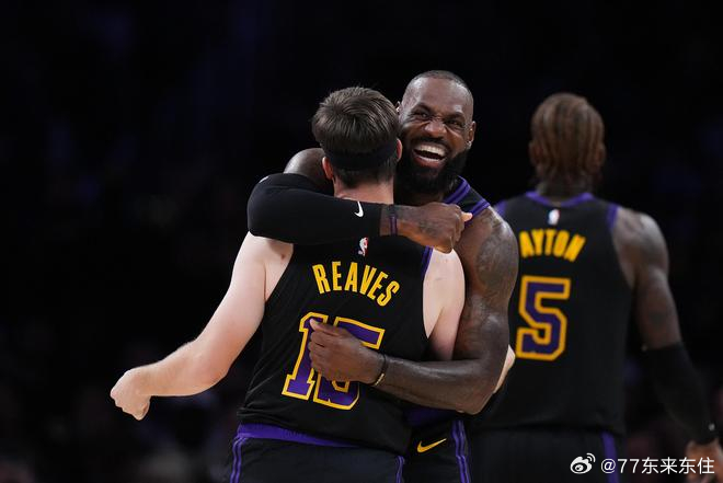 湖人逆转爵士3连胜 勒布朗首秀11+12东契奇37+5+10NBA常规赛继续进行