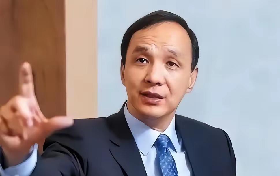 说白了，咱们很多人以前对国民党那几位抱希望，总觉得他们好歹承认九二共识，说话也比