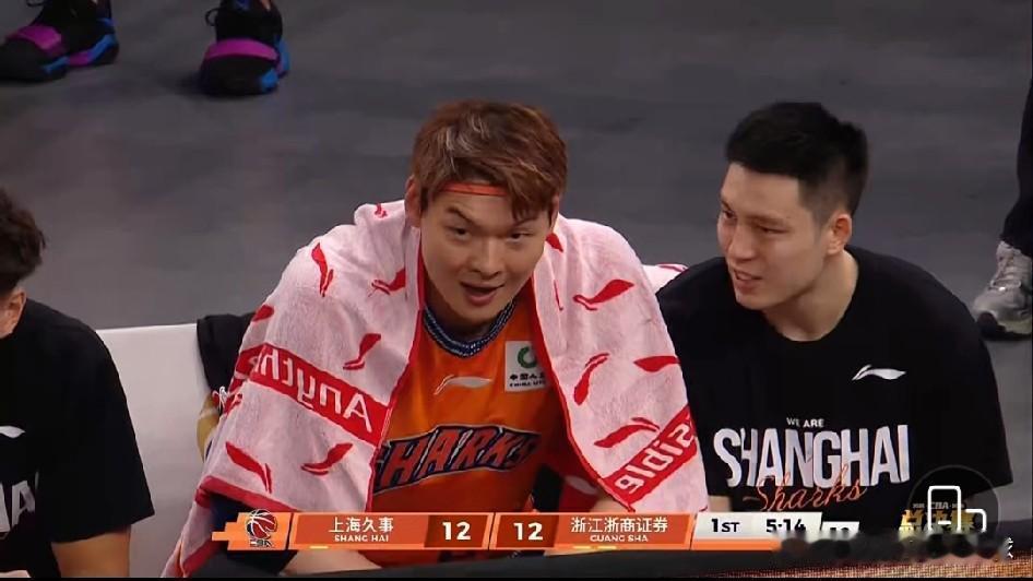 恭喜上海男篮夺得CBA本赛季总冠军，恭喜王哲林得到全队最高的29分14个篮板，投