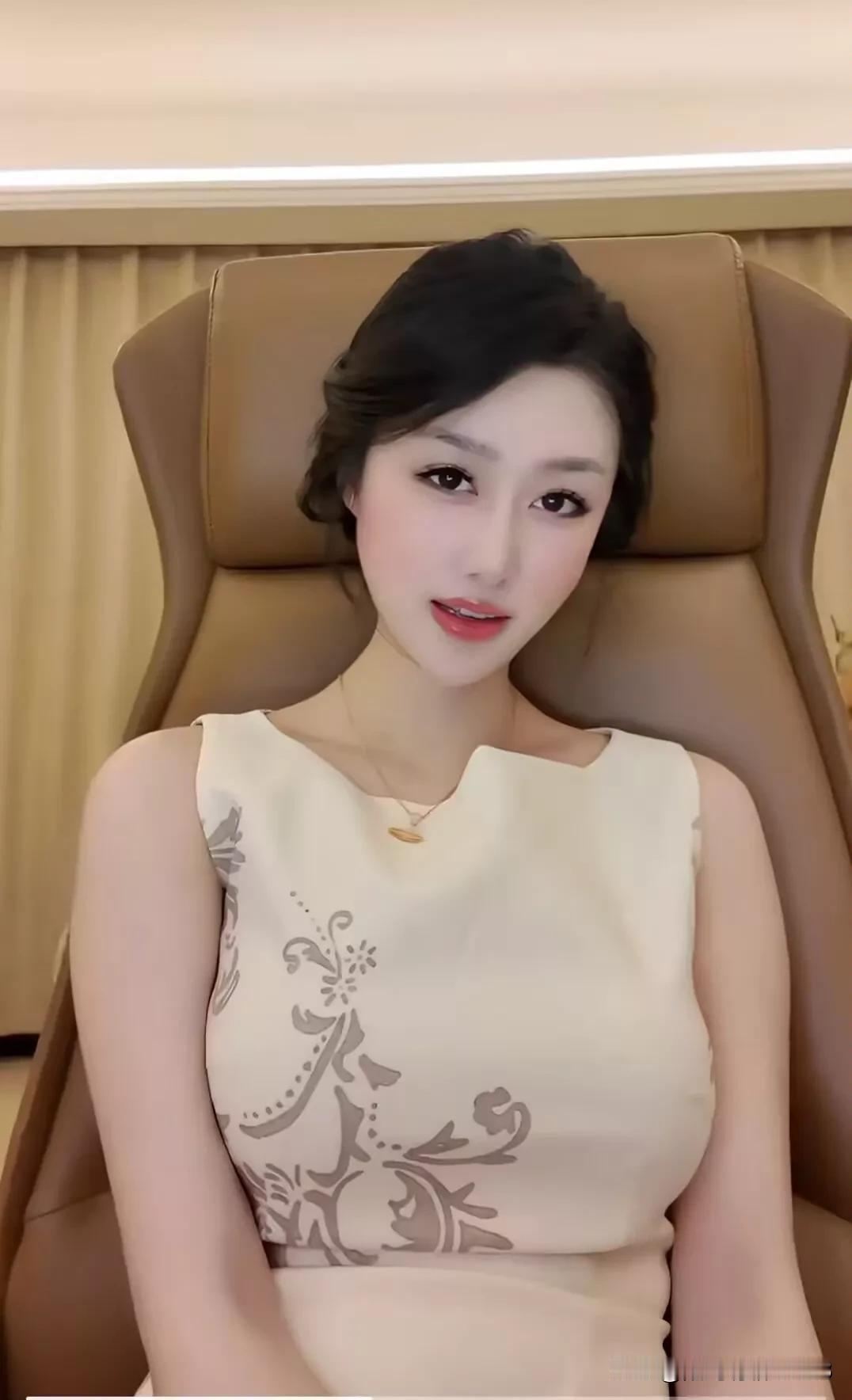 女人找男人究竟图个啥呢?
女人找男人，
图的东西其实挺简单。
要的是一个靠得住的