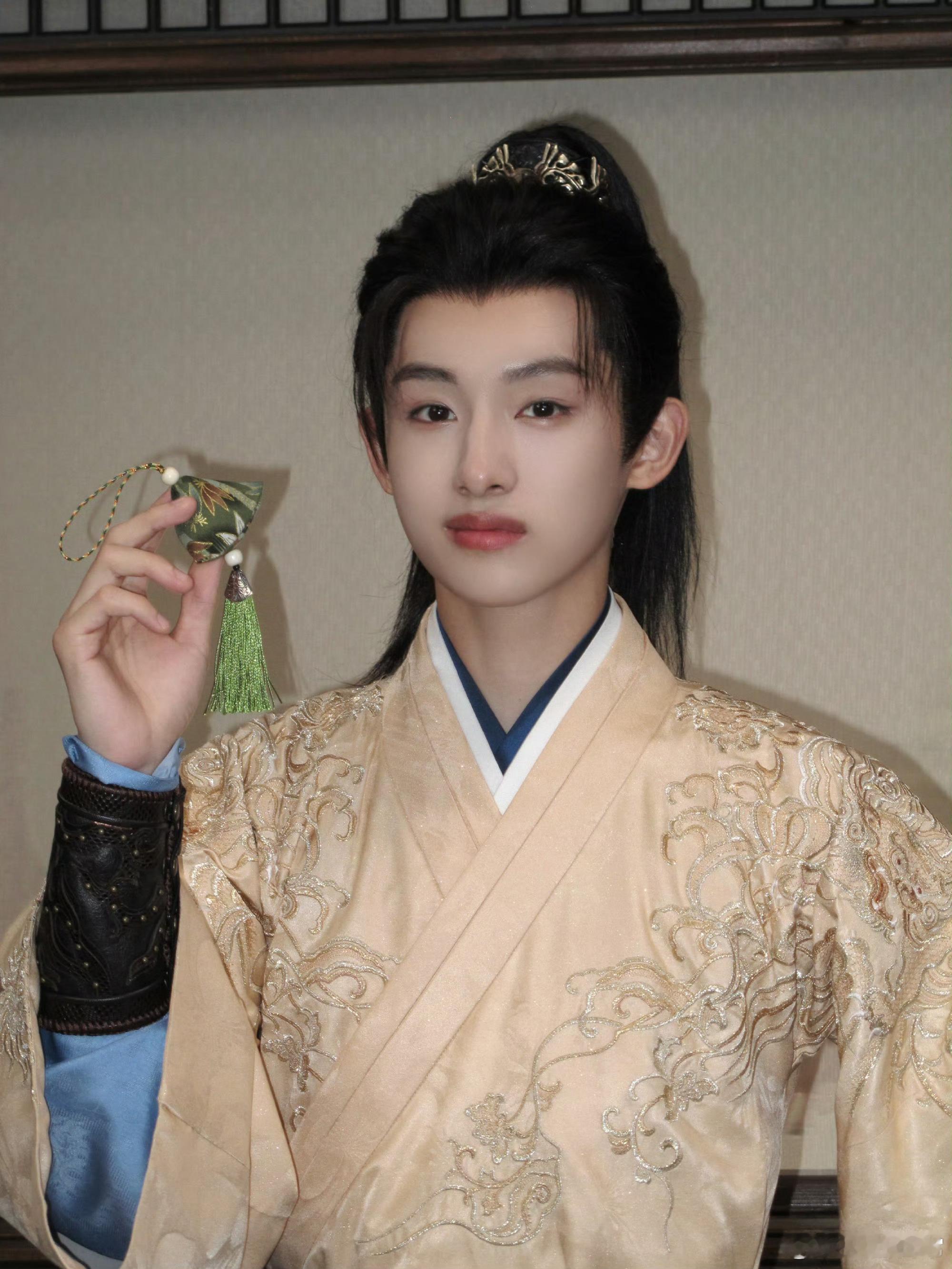 男明星端午节营业照张凌赫、成毅、邓为、敖瑞鹏、黄景瑜、王星越、田嘉瑞、董思成、马