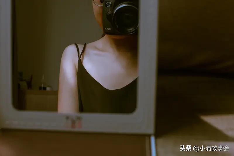 人到中年，必须认真打扮自己。这可不是为了取悦谁，而是为了自己。
生活里，中年人的