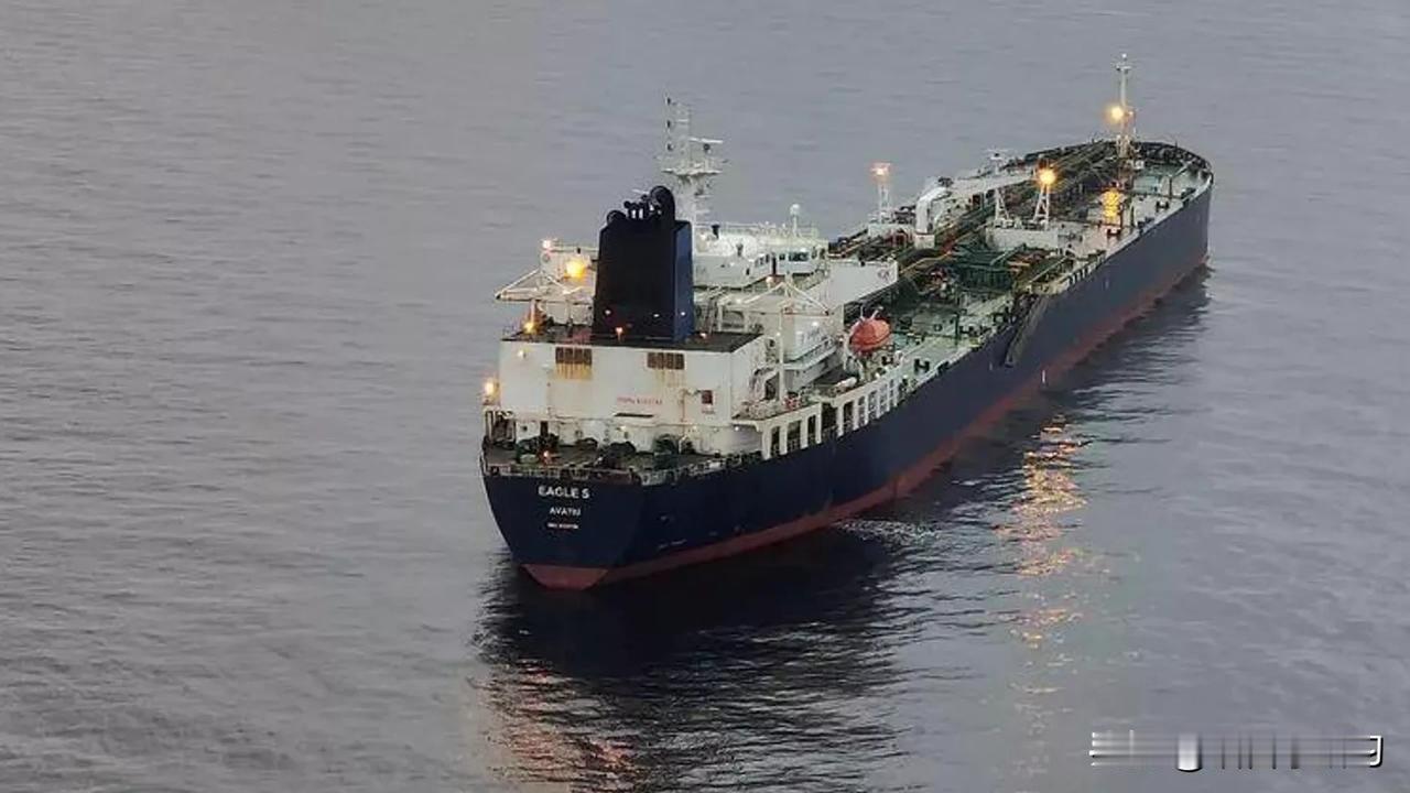 美国军方：向两艘伊朗油轮开火

¬ 美伊
