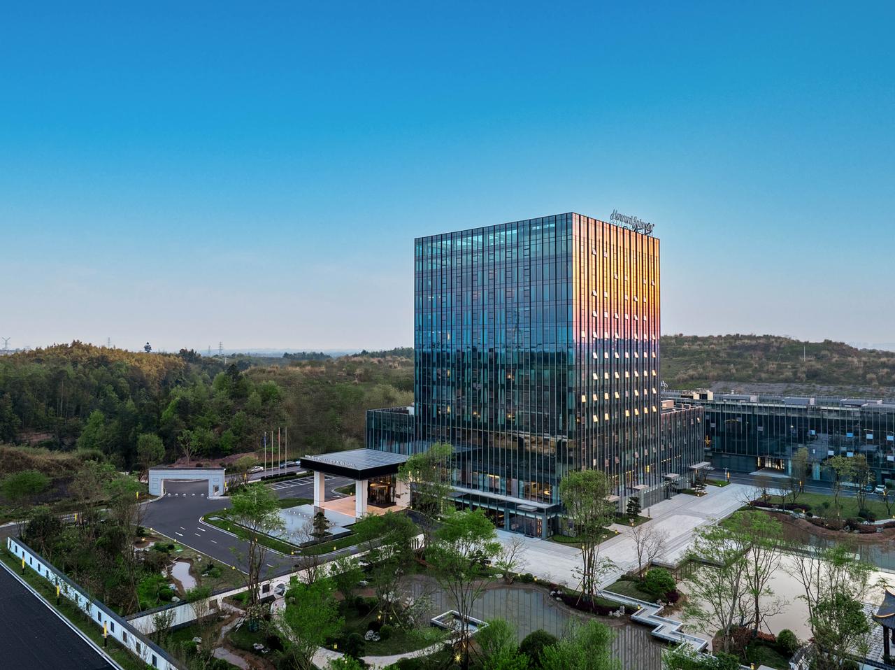 隐于盐都的诗意栖居 | 探访自贡国投豪生大酒店

在“千年盐都”自贡的东部新城