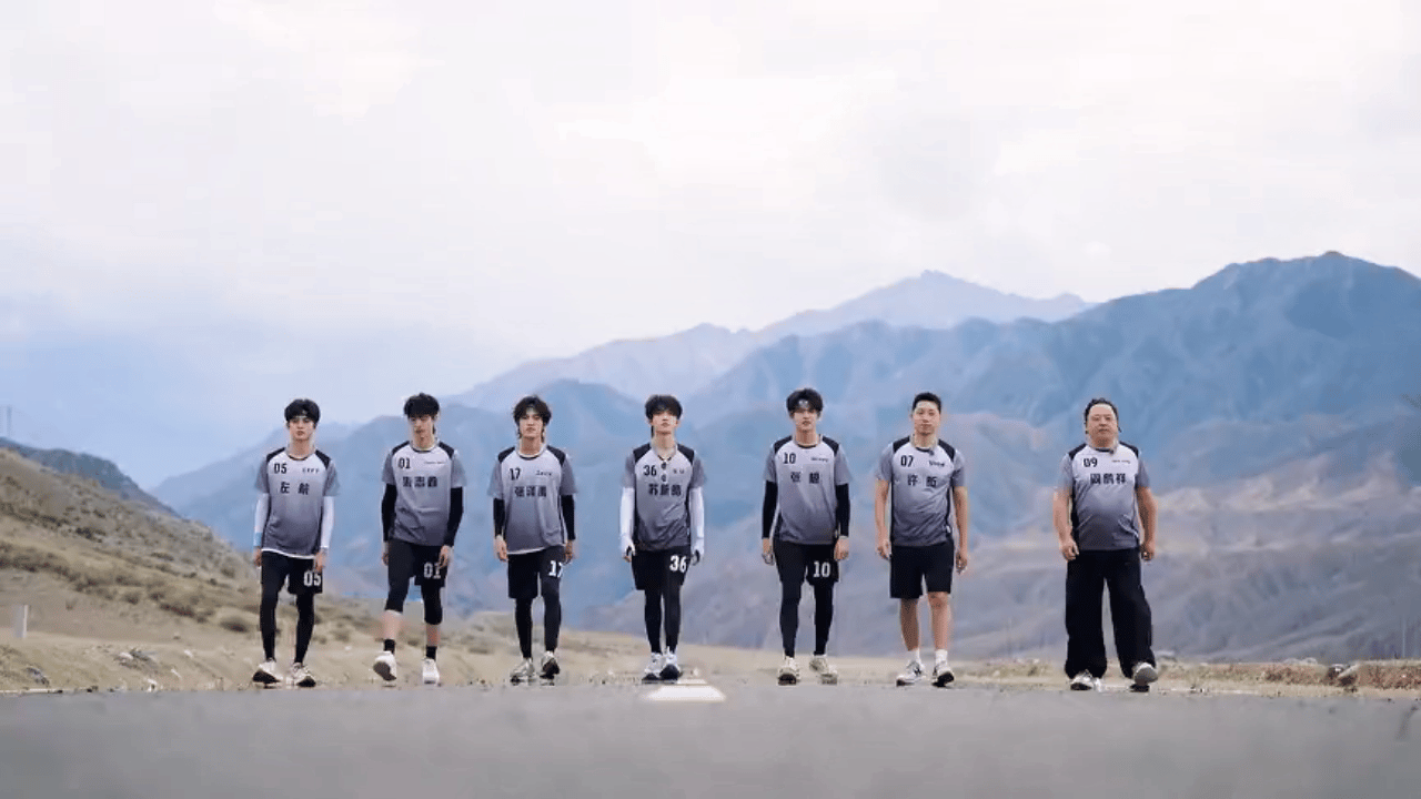 TOP都穿长裤不告诉朱志鑫好细的腿 ​​​