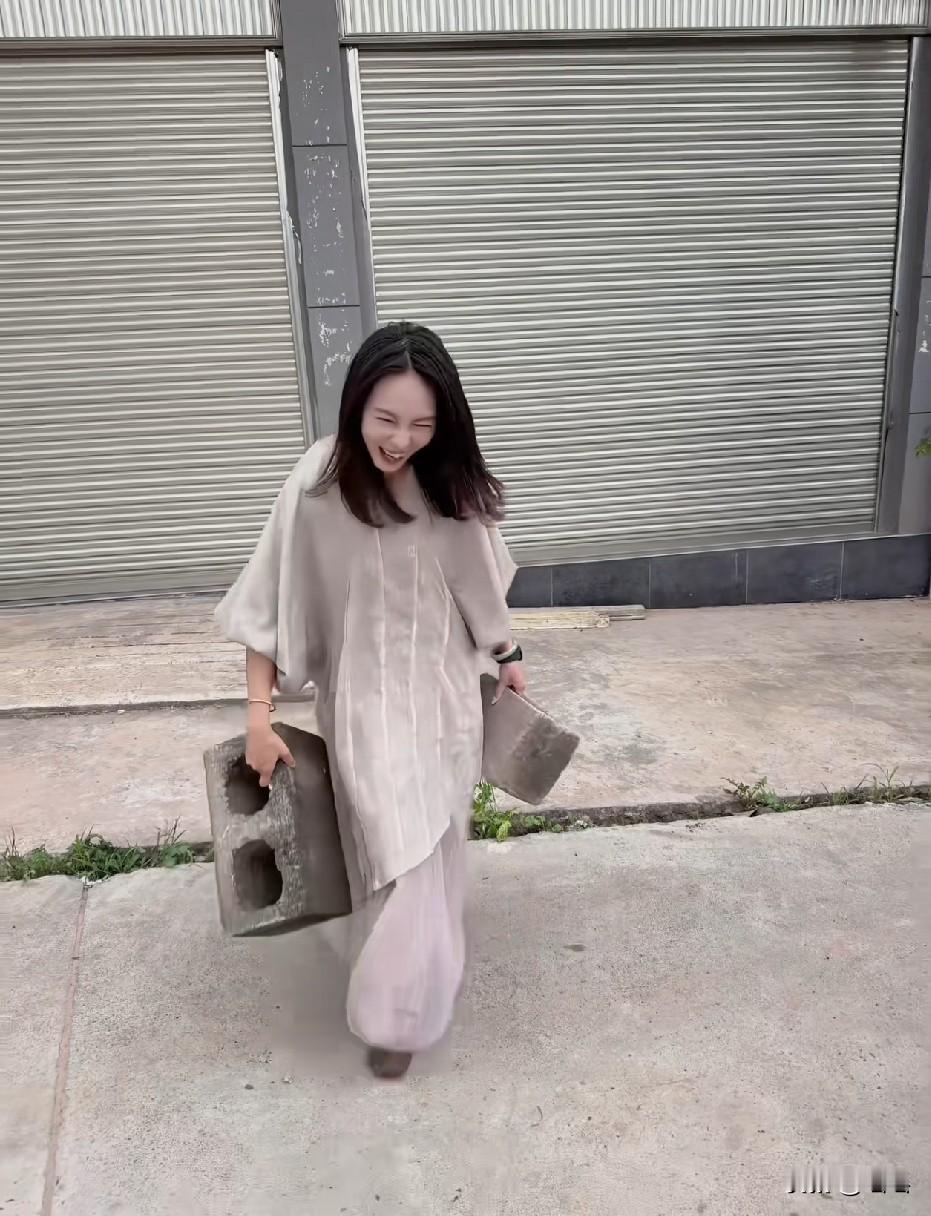 这种不敢和她吵架哦，怕干架干不赢