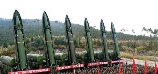 中国目前的兵力能否与美国抗衡？这么说吧，中国现在的实力别说抗衡了，都能把美国按在