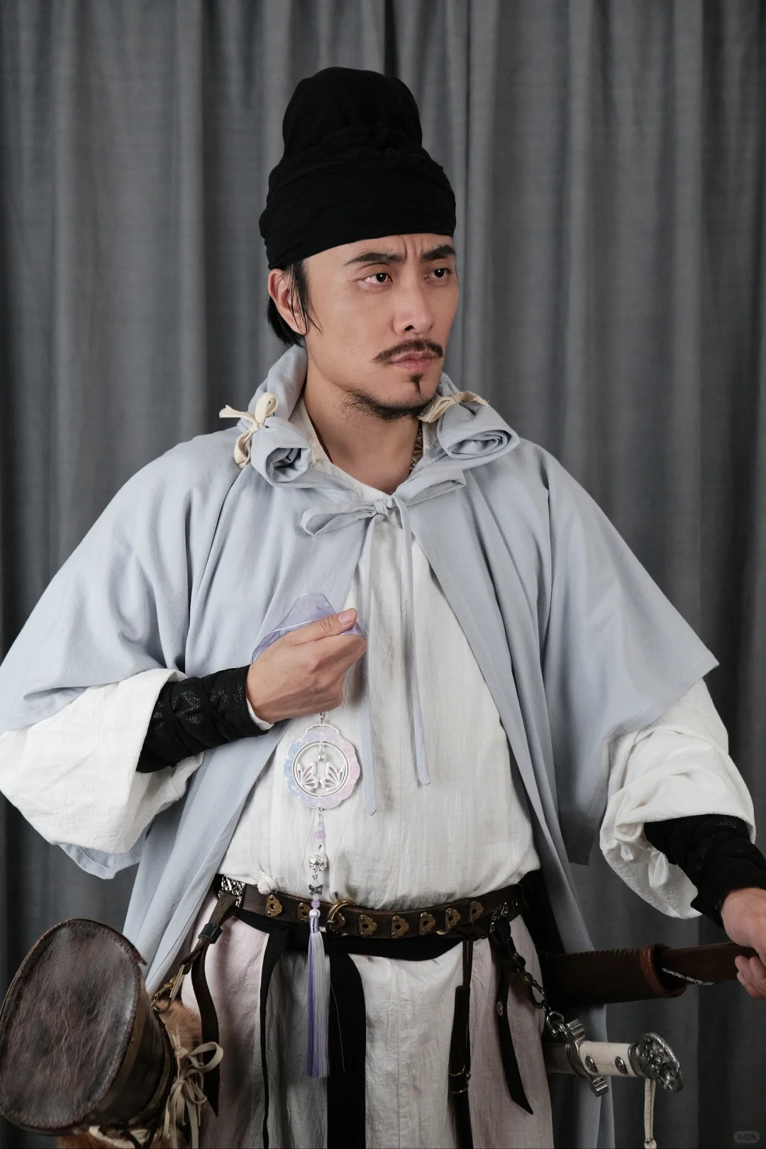 唐葡萄花鸟纹银香囊