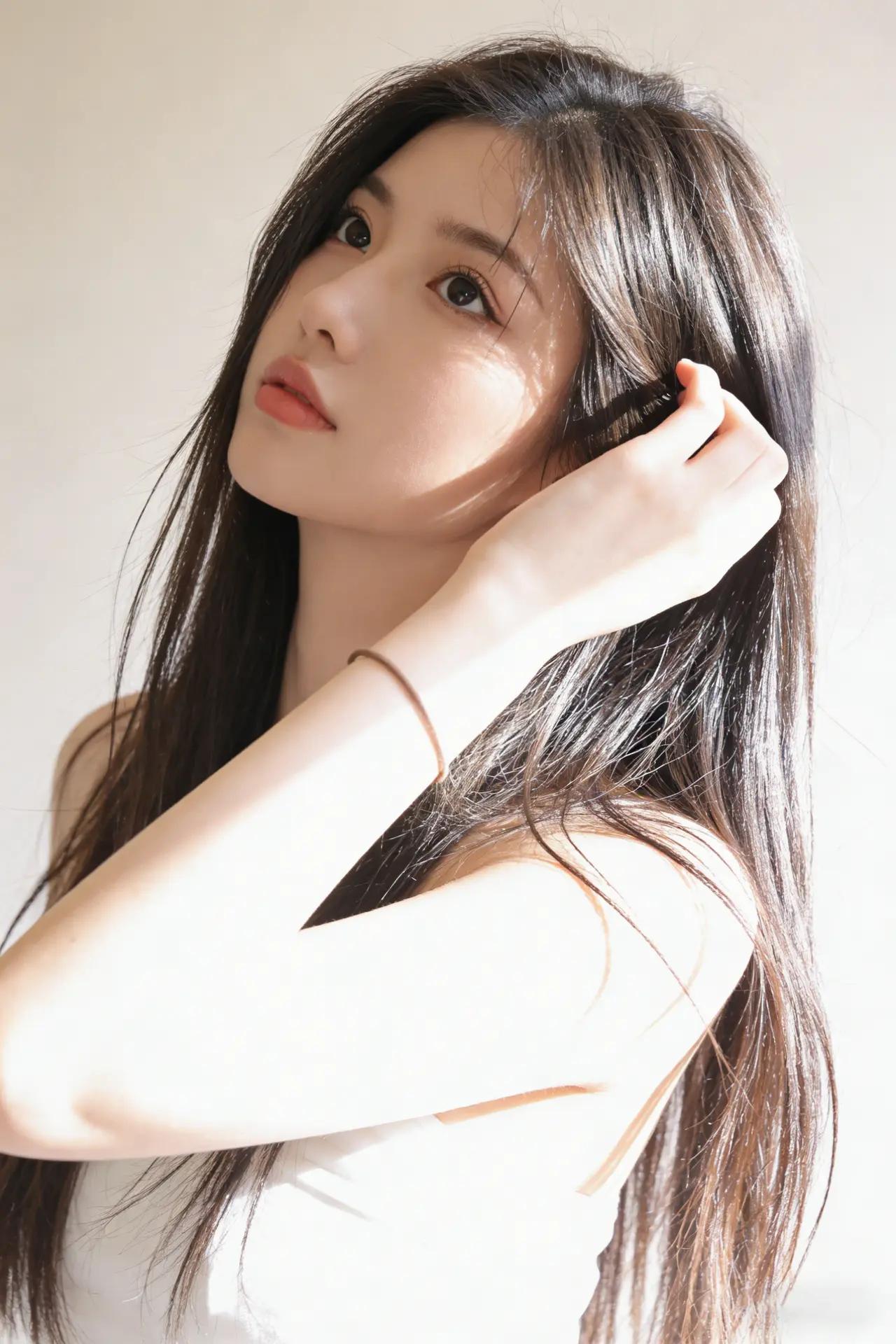 章台夜思
                   唐·韦庄
清瑟怨遥夜，绕弦风雨哀