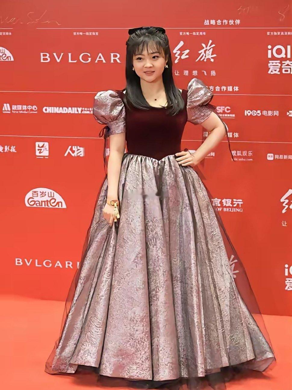林妙可真的一点没变，还是那张娃娃脸 