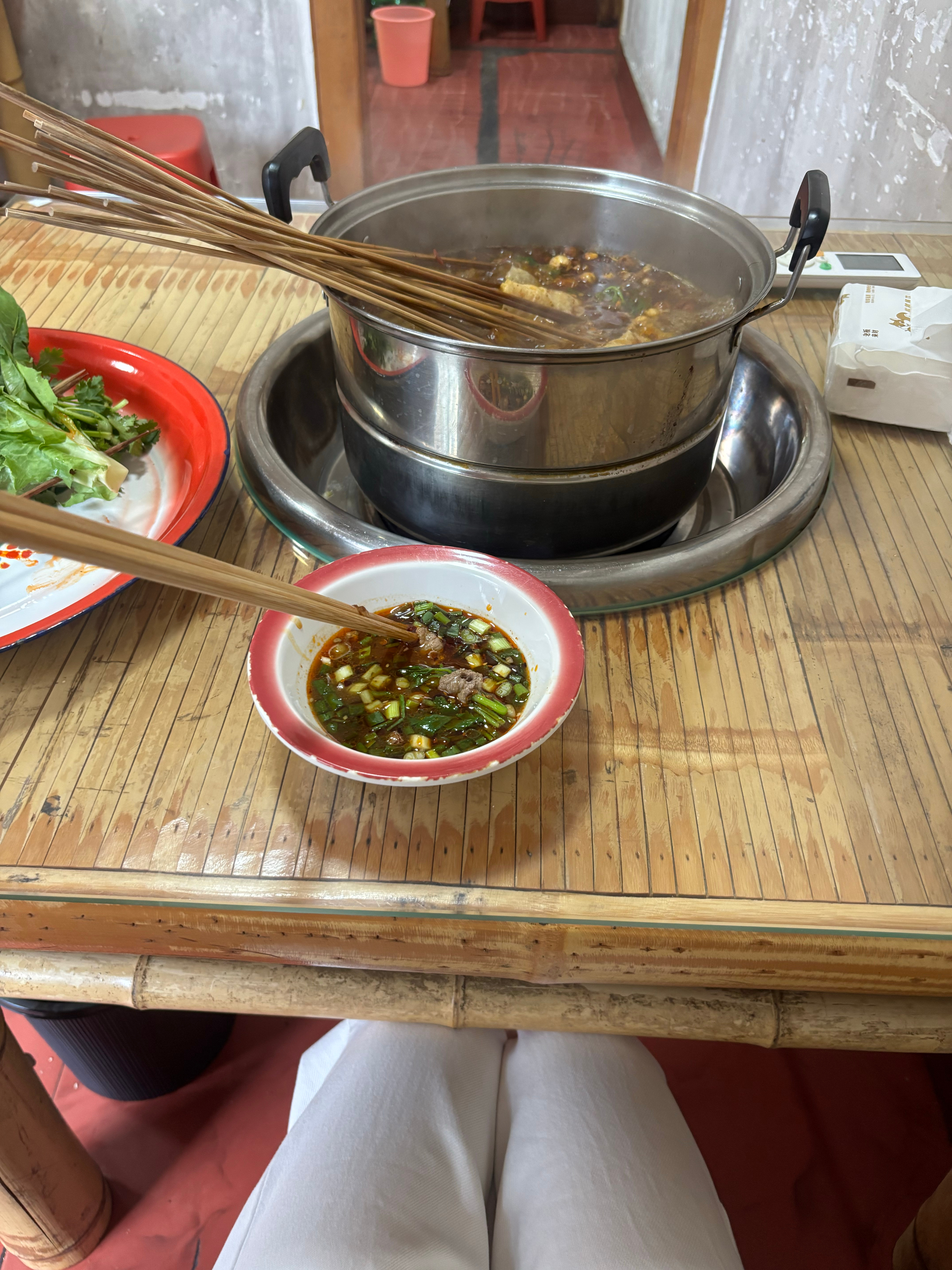 出来试试车中途饿了吃晚饭了重庆串串的靠谱程度就是，随机抽卡不会难吃[不愧是你] 