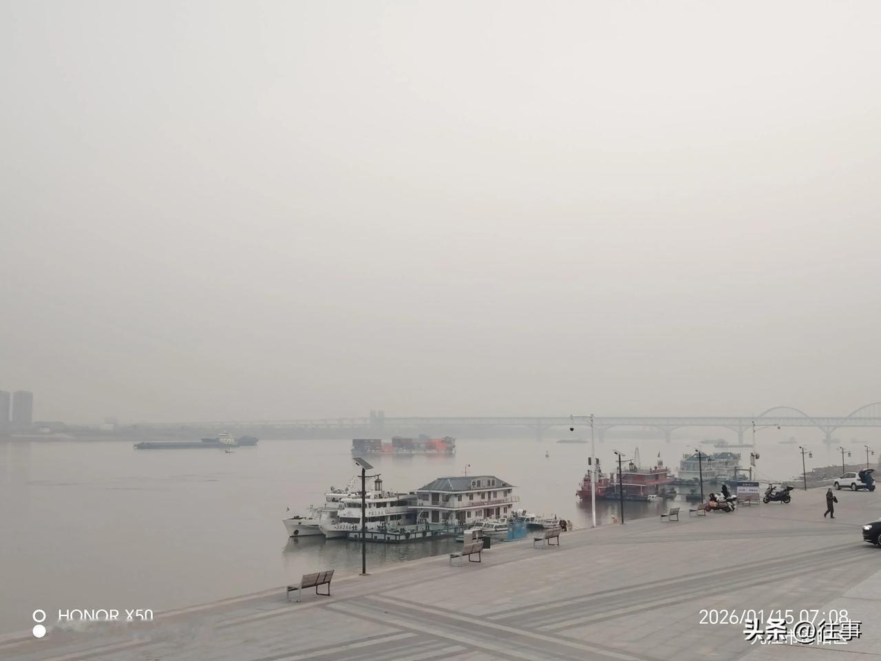 探寻人工智能1月15日晨练赏长江美景“探寻人工智能”