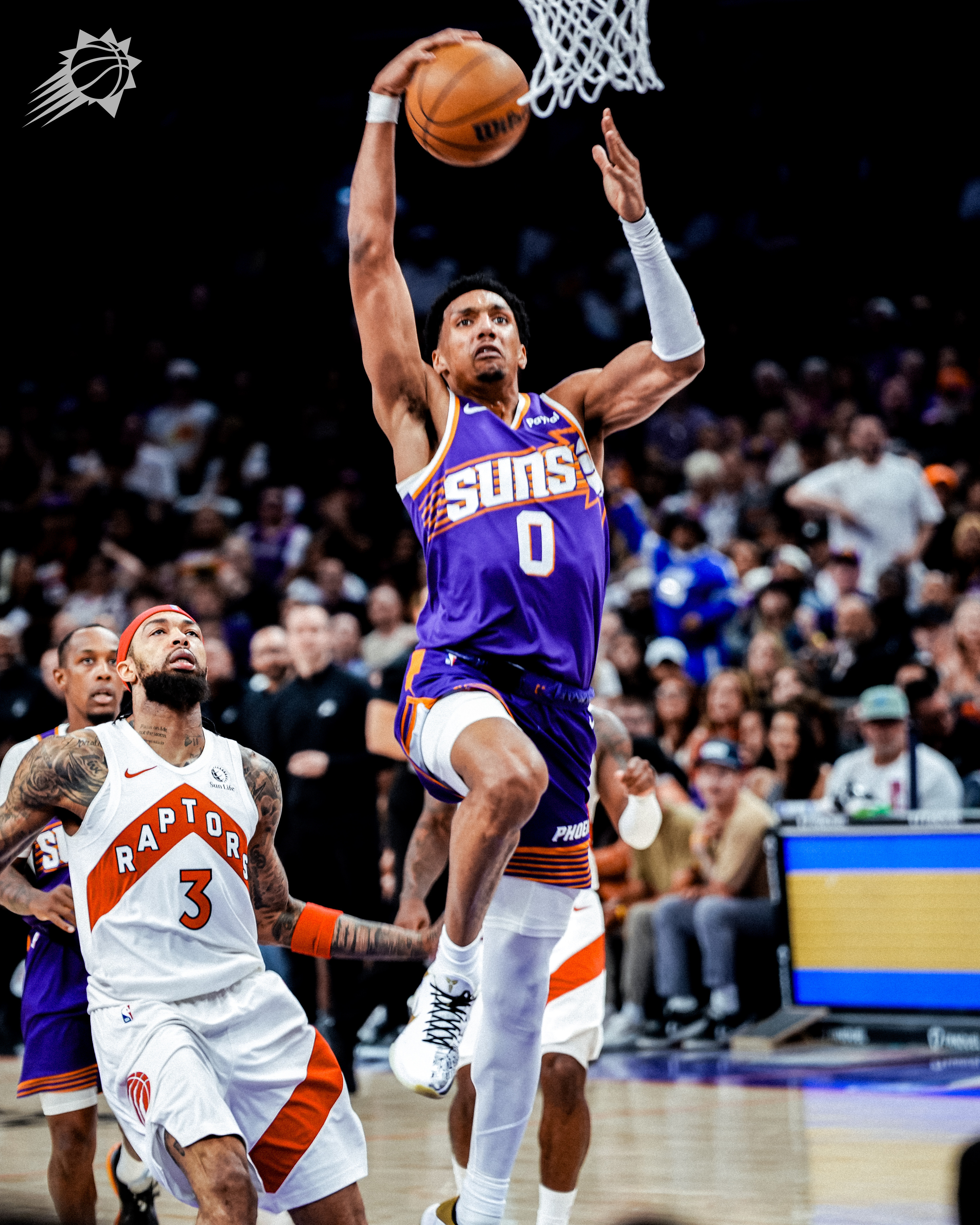 邓恩再暴扣！全场沸腾，打停对手 😤目前比分：猛龙 40-53 太阳菲尼克斯太阳