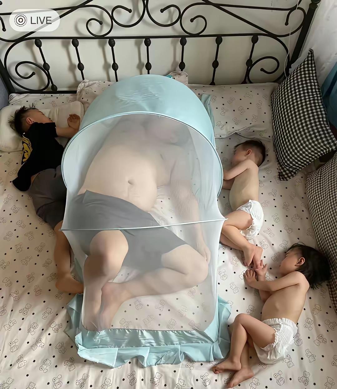 看到这图，他媳妇会不会直接拿着扫帚柄追着打过来了？[捂脸]