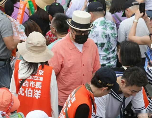 蔡康永或被追责，男友曝光，内地赚过亿，为难黄渤被怼他是两面人