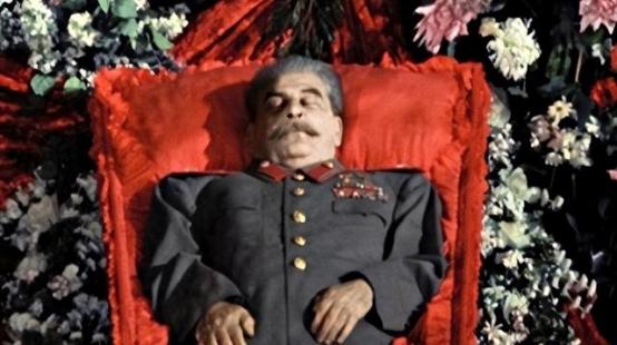 [浮云]1943年，赫鲁晓夫儿子被判枪决，他为救儿子竟两次向斯大林下跪，尊严尽失